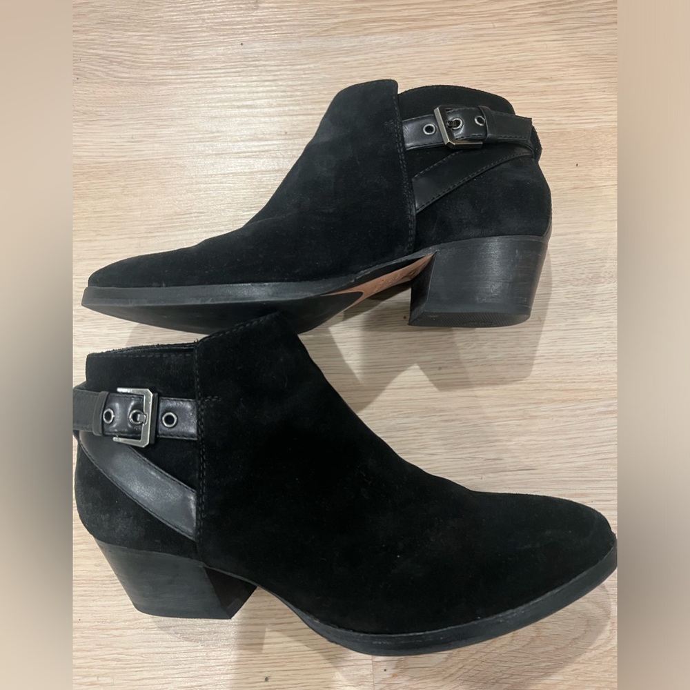 AQUATILIA Black Farin Waterproof Booties with buckle - Almost New -Size 7.5
